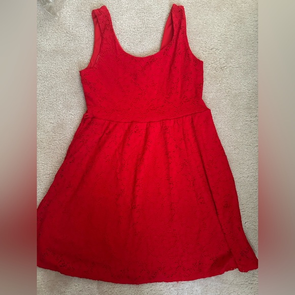 Red dress - Picture 2 of 3